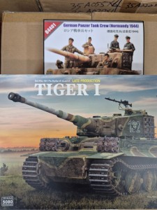 <font color=blue>1/35 Tiger Late I Full Interior + Panzer Crew Super Sale</font>