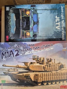 <font color=blue>1/35 US MBT M1A2 Tusk I/Tusk II +US Army JLTV</font> 