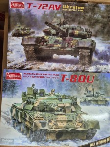 <font color=blue>1/35 T-80U_+ T-72AV Super Sale</font>
