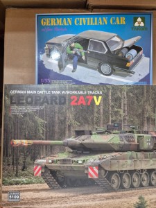 <font color=blue>1/35 Leopard 2A7V+German Car Super Sale</font>