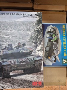 <font color=blue>1/35 Leopard 2A6 Full Interior +German Car Super Sale</font>