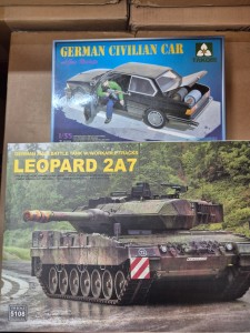 <font color=blue>1/35 Leopard 2A7+German Car Super Sale</font>