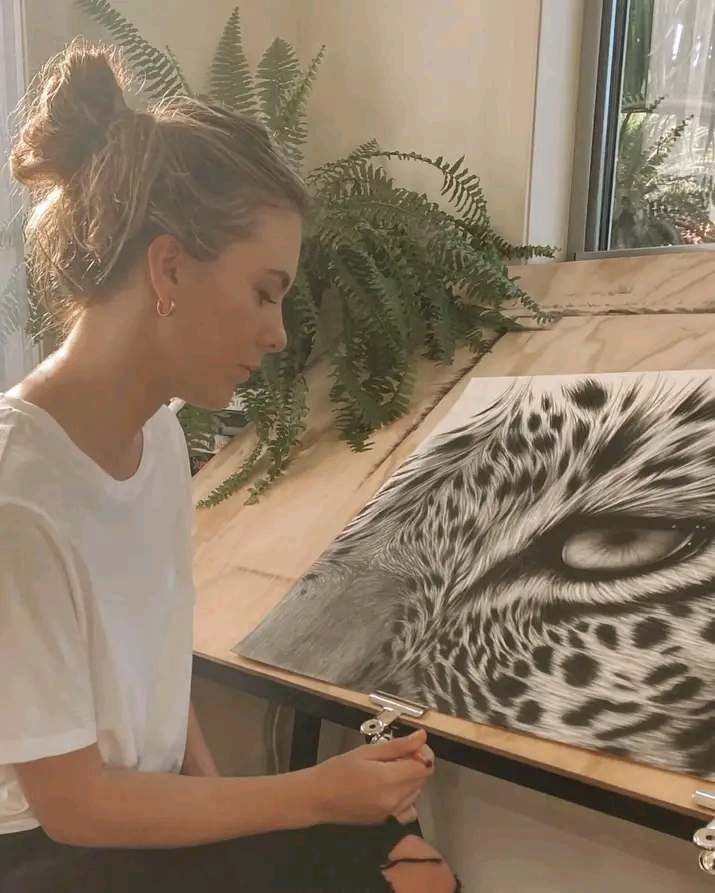 Artwork: Tiger, Black & White , Charcoal painting & pencil drawing w/wooden Frame,size 2A by 3 feet :Draw the picture as the customer want