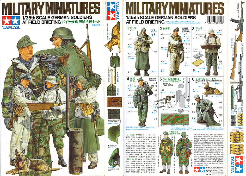 1/35 WWII German Soldiers At Field Briefing  :TA35212