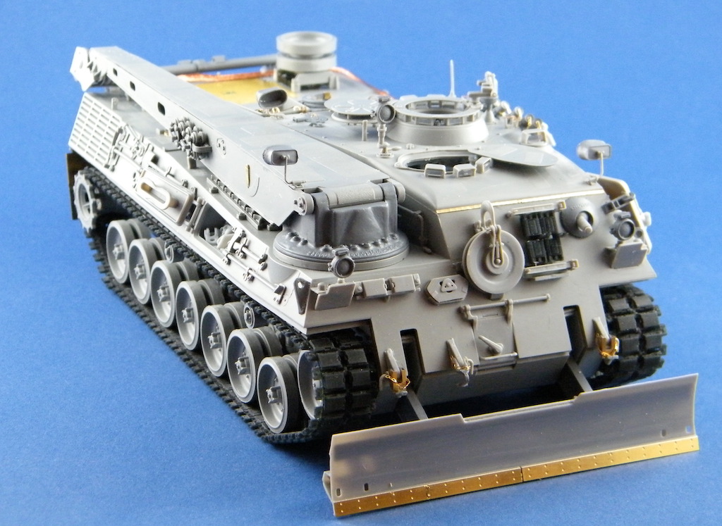 <font color=blue> 1/35 Bergepanzer 2