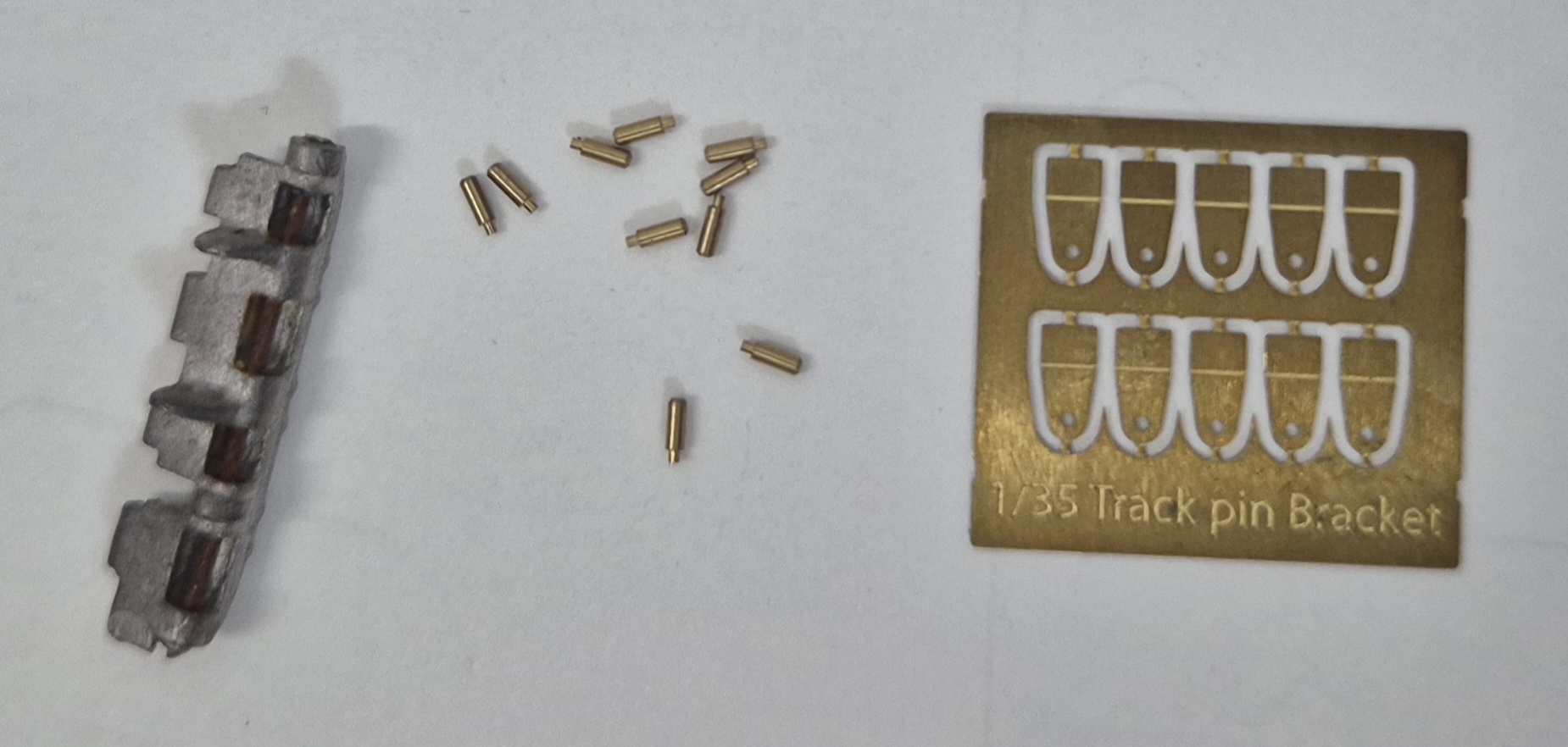 <font color=blue>1/35 Tiger Track Holder on Turret w/Processed  /CNC & PE Parts For Detail Up , Free Shipping By Airmail